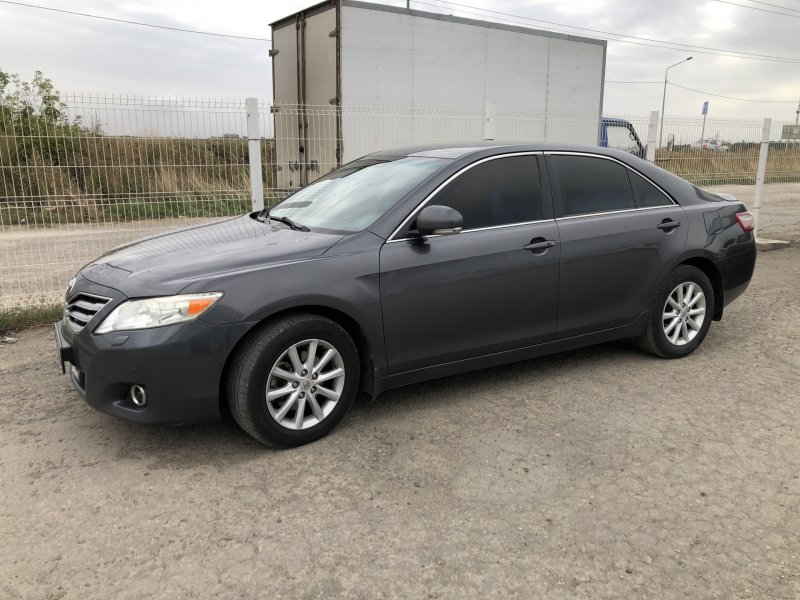 Тойота Камри серая 2008