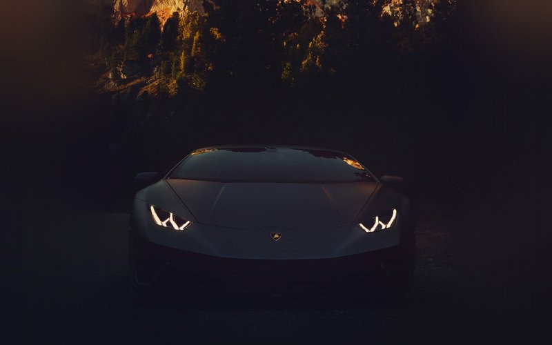Lamborghini Huracan в темноте