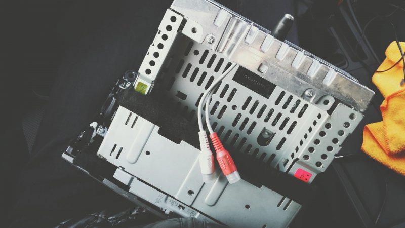 Штатная магнитола Мазда 6 GJ 2014 выходы под сабвуфер