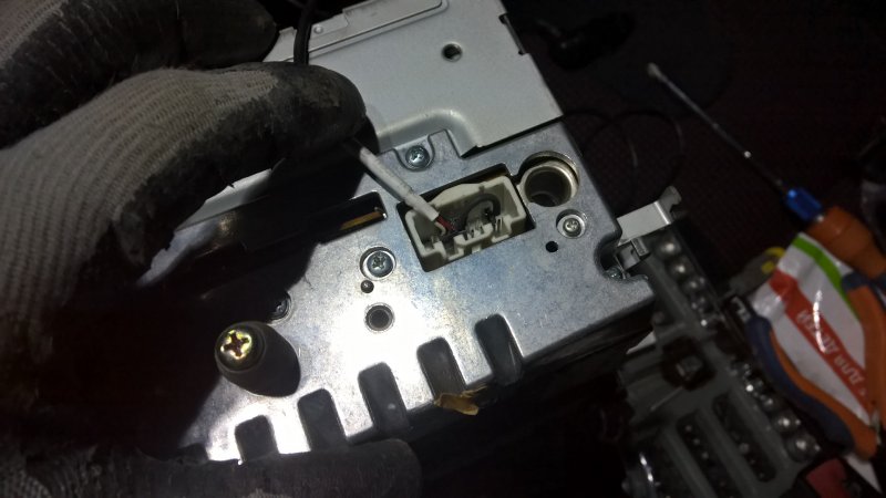Aux разъем на магнитоле Mazda 2 2005