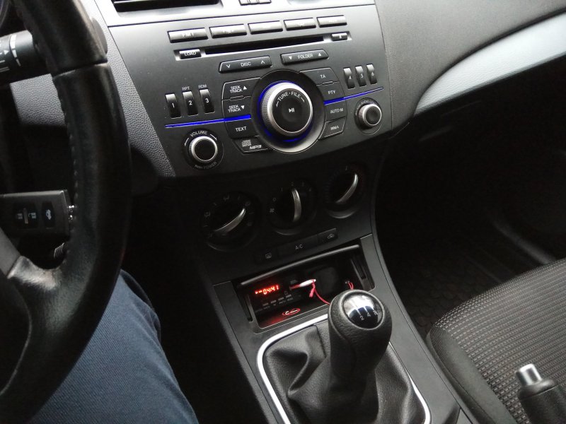 Mazda 3 2010 aux