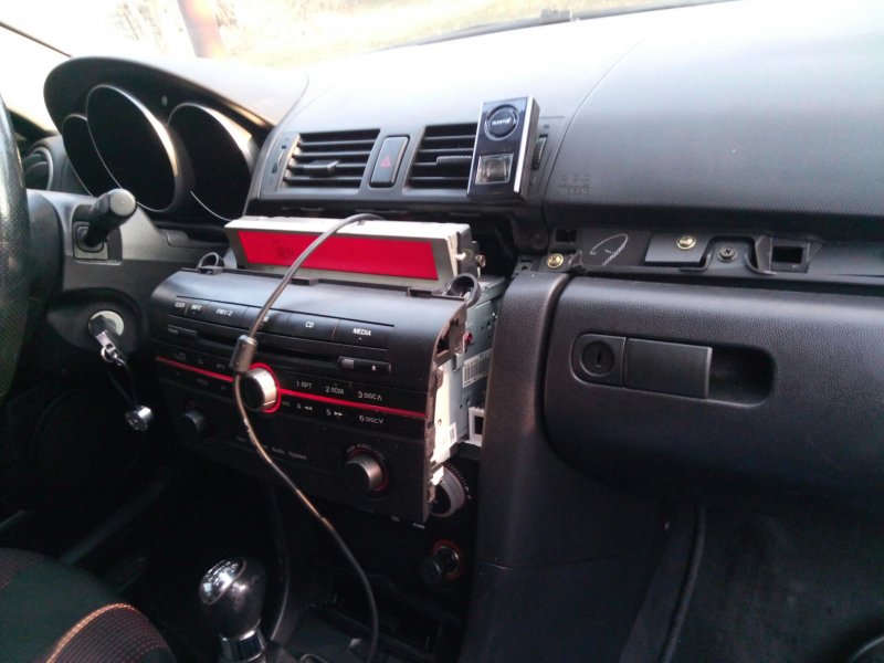 Mazda 3 BK 2008 салон aux