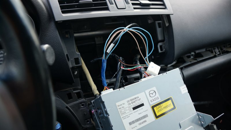 Mazda aux штатный