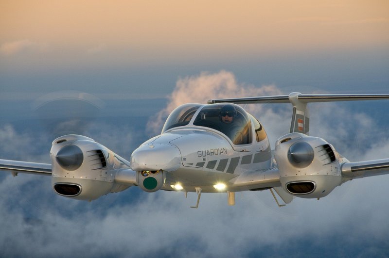 Самолет Diamond da-42t
