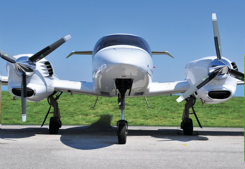 Самолет Diamond da-42