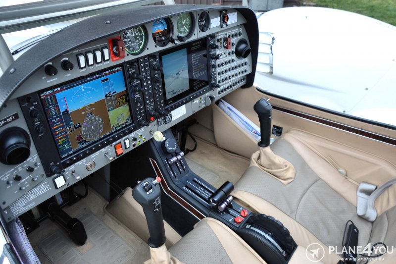 Da-42 Twin Star кабина