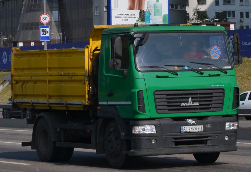 МАЗ 4381 самосвал