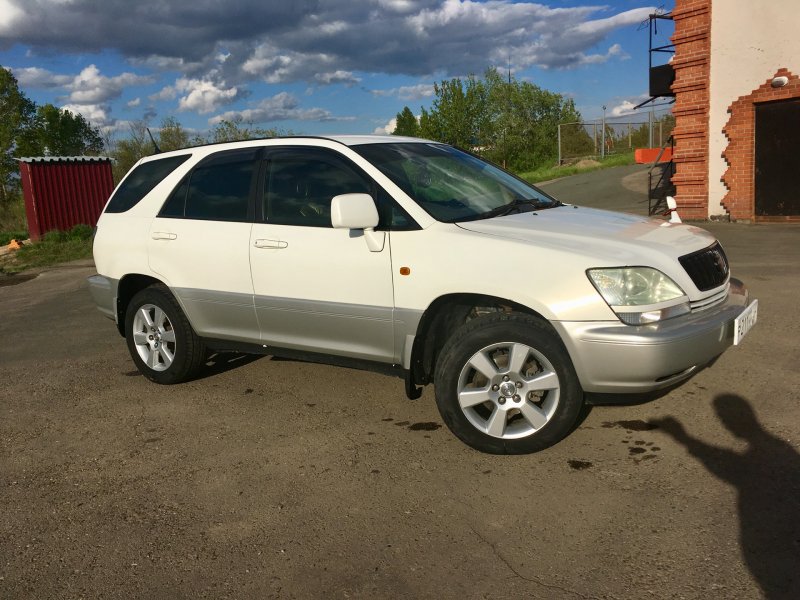 Toyota Harrier III (xu60)