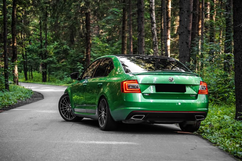 Skoda Octavia RS 2018 зеленая