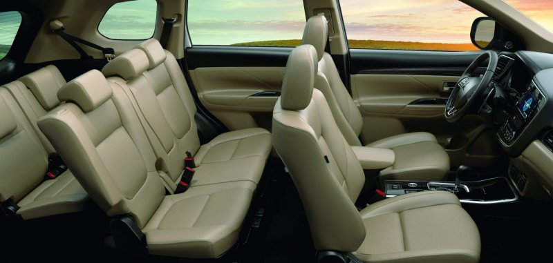 Mitsubishi Outlander семиместный