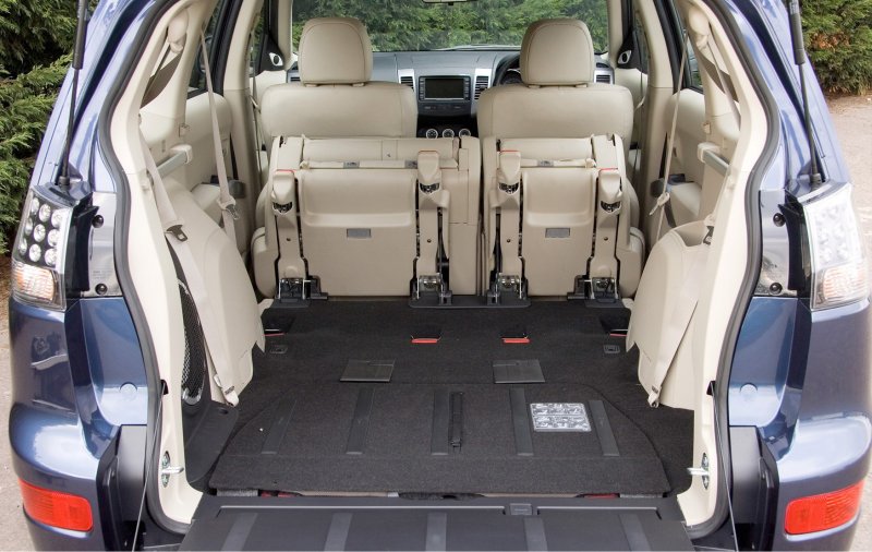 Mitsubishi Outlander XL 7 местный