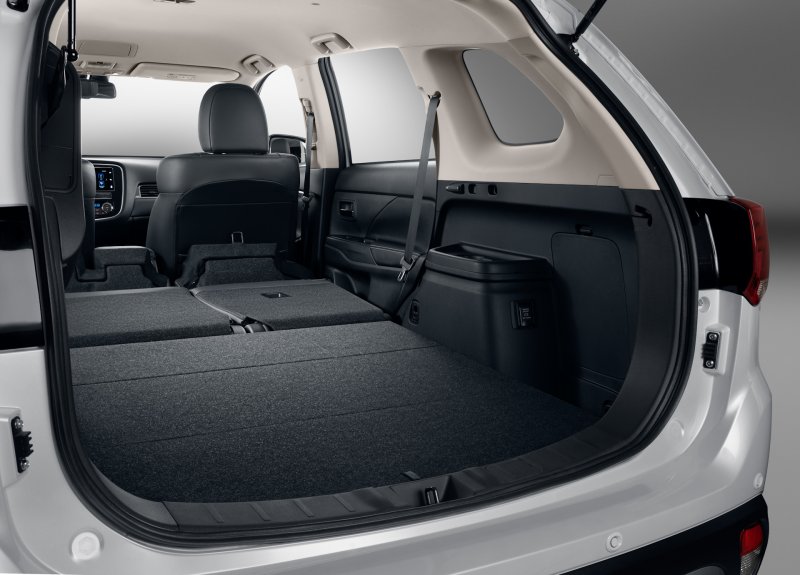 Mitsubishi Outlander 2020 7 местный багажник