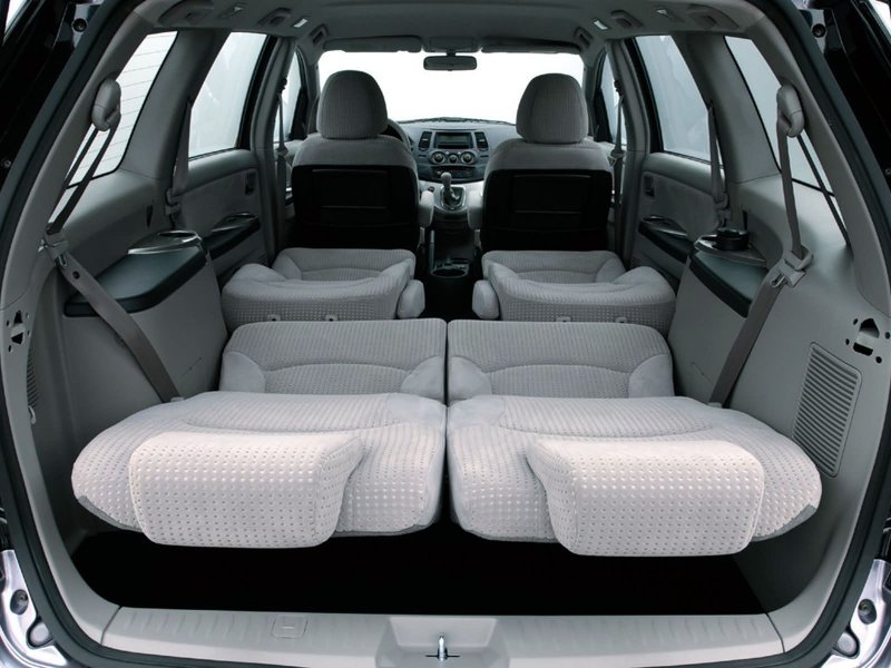 Mitsubishi Grandis 2007 салон