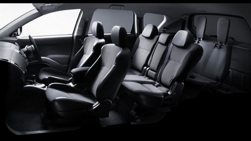 Mitsubishi Outlander XL внутри