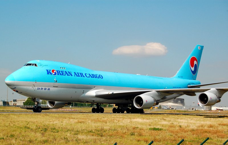 Авиалайнер Боинг 747
