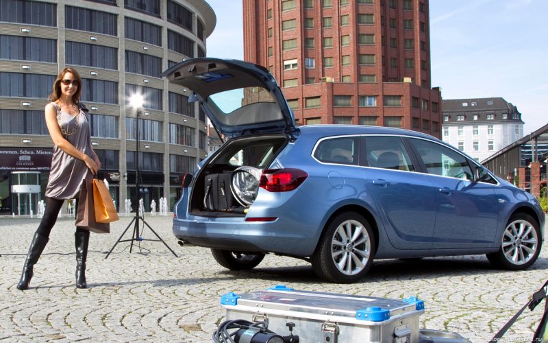 Девушки и Opel
