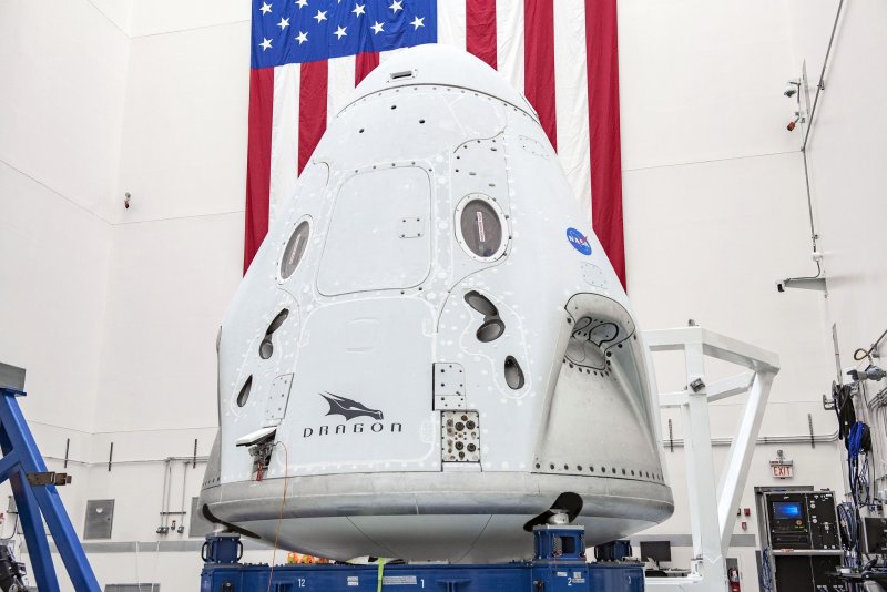 Корабль Dragon SPACEX
