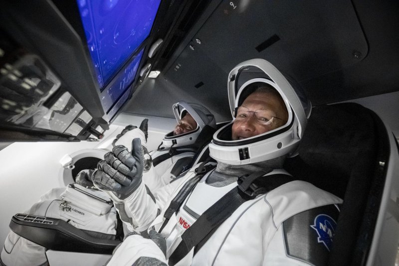 Космический корабль SPACEX Crew Dragon