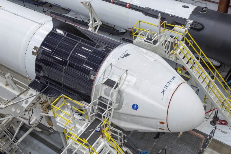 Ракета Элона маска Falcon 9