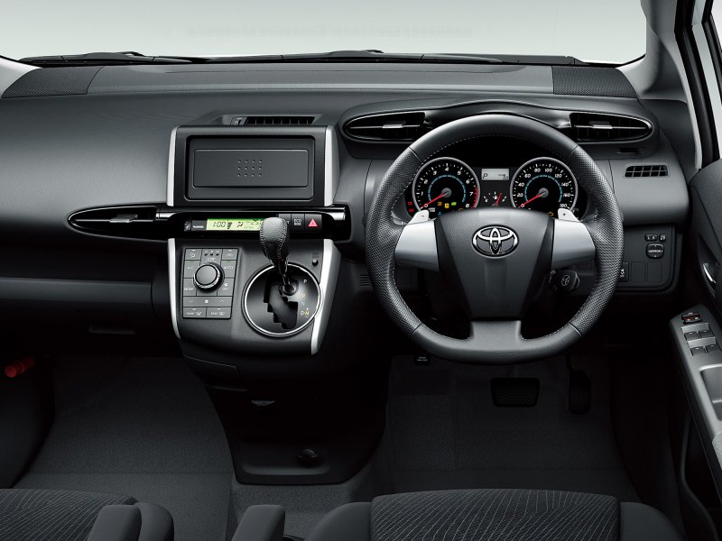 Toyota Wish 2014 салон