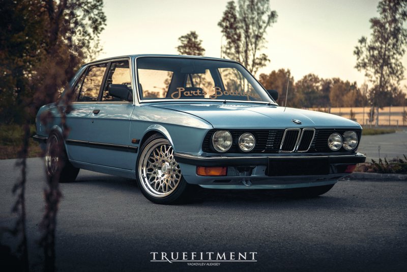 БМВ e28 m5