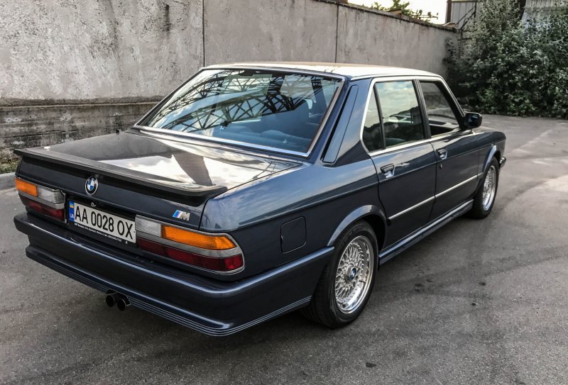 БМВ акула e28