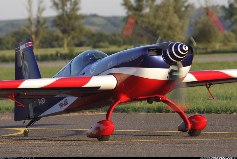 Extra EA-330