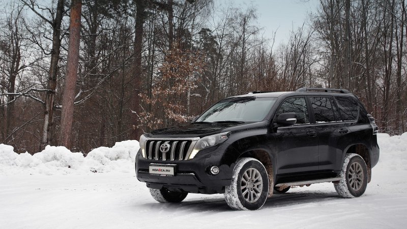 Toyota Land Cruiser 150 черный