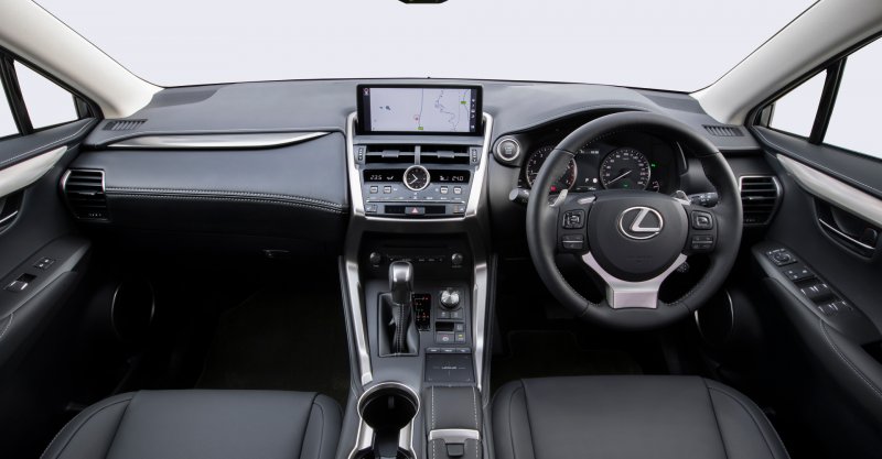 Lexus NX 300 белый салон