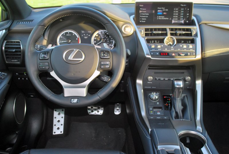 Лексус NX 300 салон