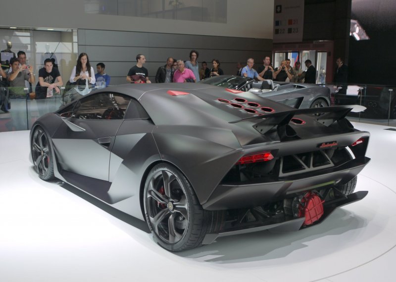 Lamborghini Sesto elemento салон