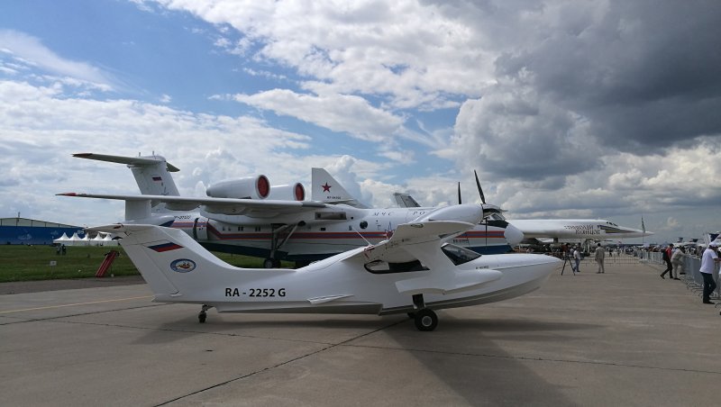 Самолет амфибия r1994l