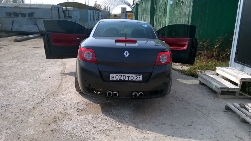 Рено Меган 2 двойной выхлоп в бампере