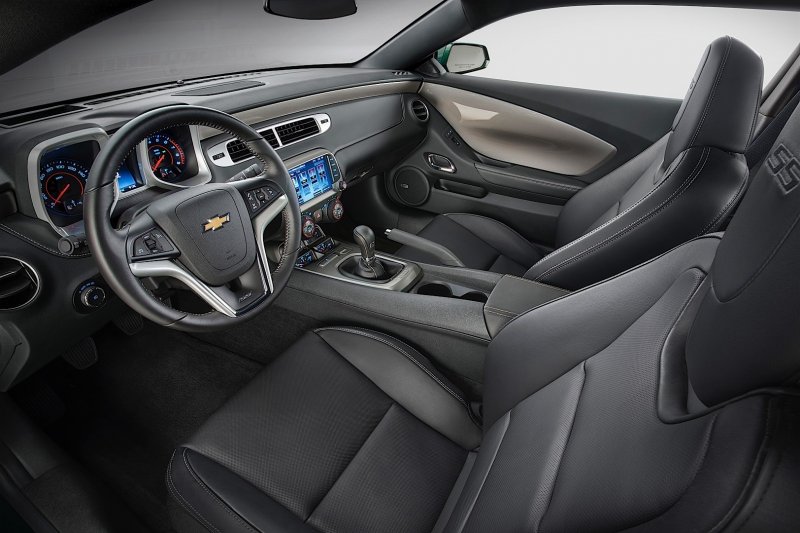 Chevrolet Camaro 2016 салон