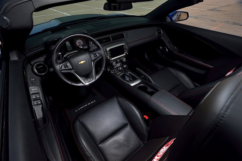 Chevrolet Camaro Black Edition салон