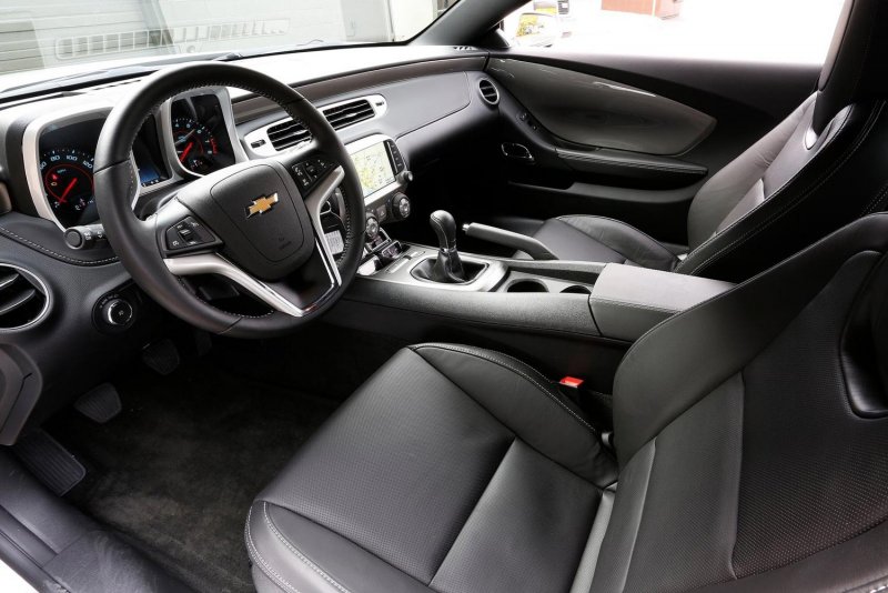 Chevrolet Camaro 2012 салон