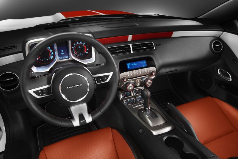 Chevrolet Camaro 2011 салон