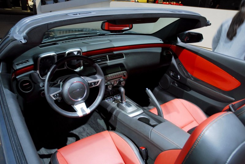 Chevrolet Camaro интерьер 2010