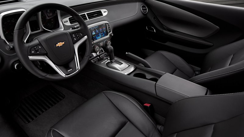 Chevrolet Camaro v салон