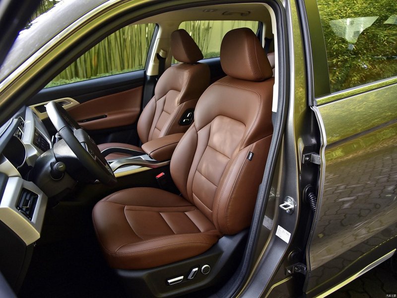 Geely Atlas 2.4