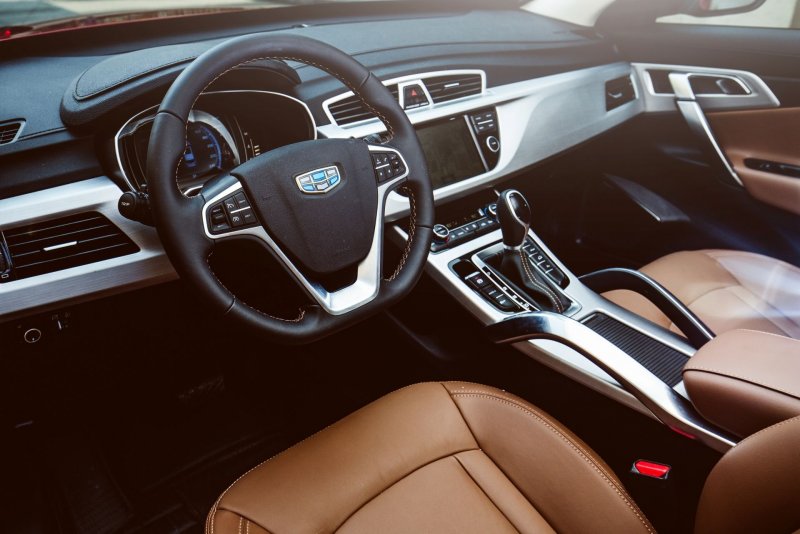Geely Atlas Pro 2021 салон