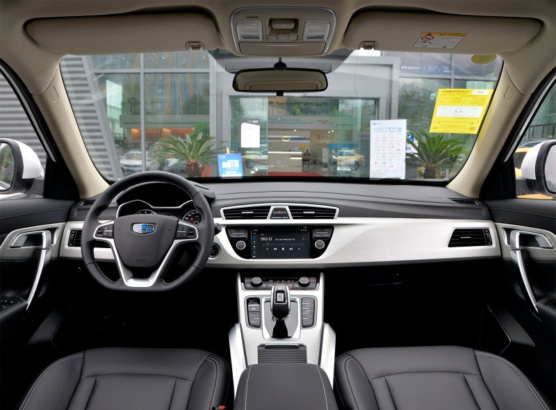 Geely Atlas 2021 интерьер