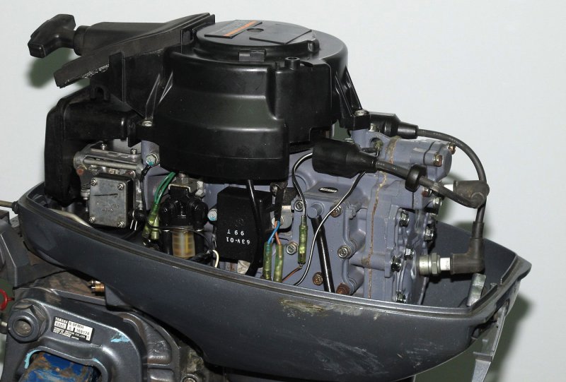 Мотор Yamaha 9.9 крепежные отверстия