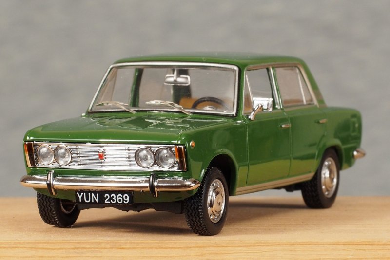 Fiat 125p 1:24