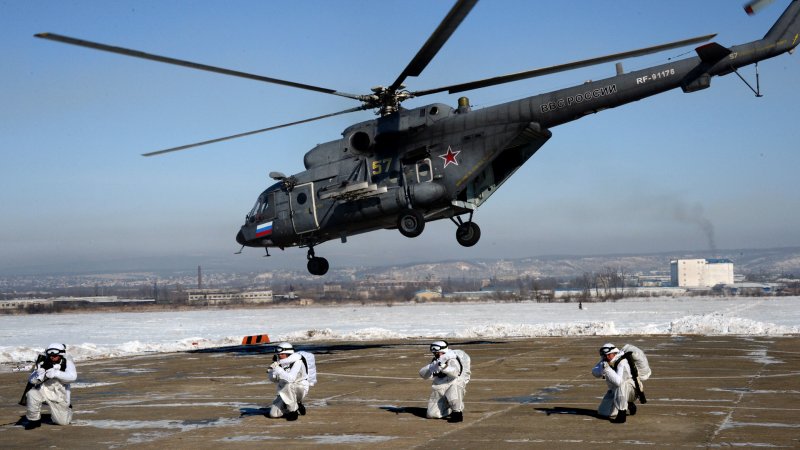 Беспарашютное десантирование с вертолета ми-8 пожарных