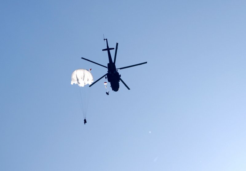 Ми-8 вертолет ОМОН
