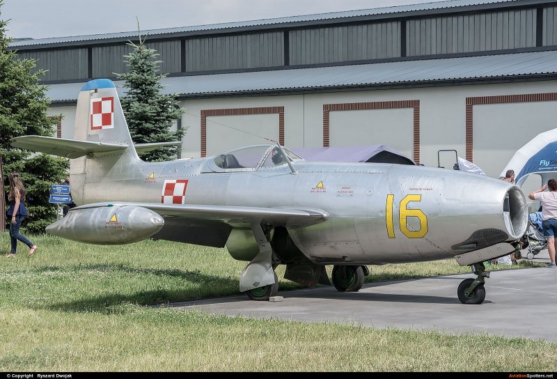 Самолет як-23