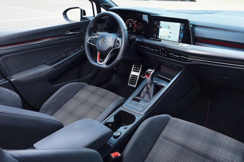 VW Golf GTI 2021 салон
