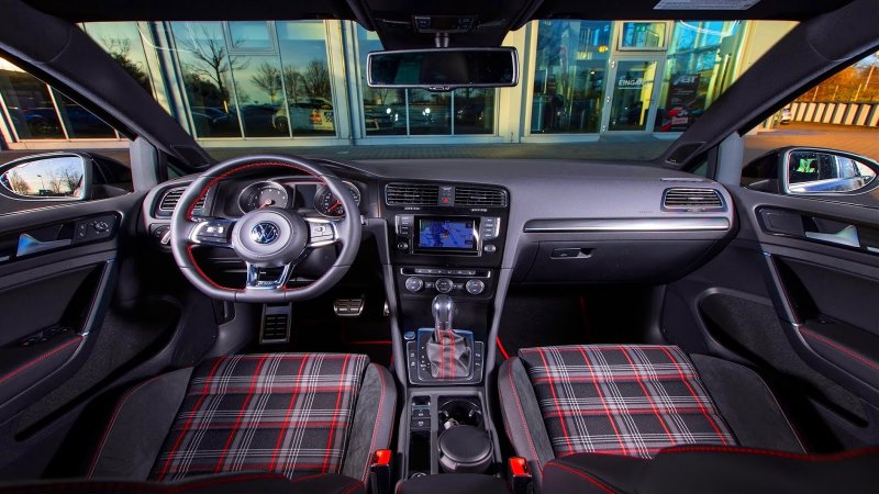 VW Golf 7 GTI салон