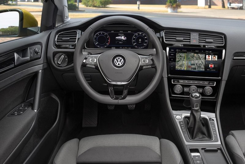 Volkswagen Golf 2018 салон